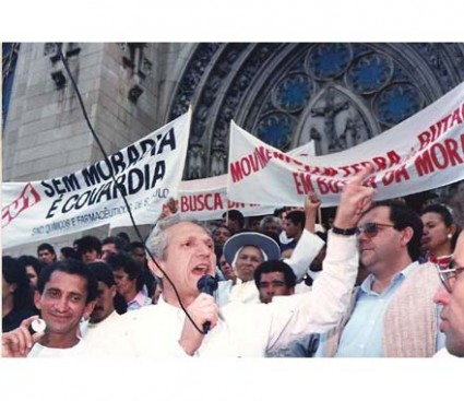 Plínio junto aos movimentos sociais na campanha de 1990.